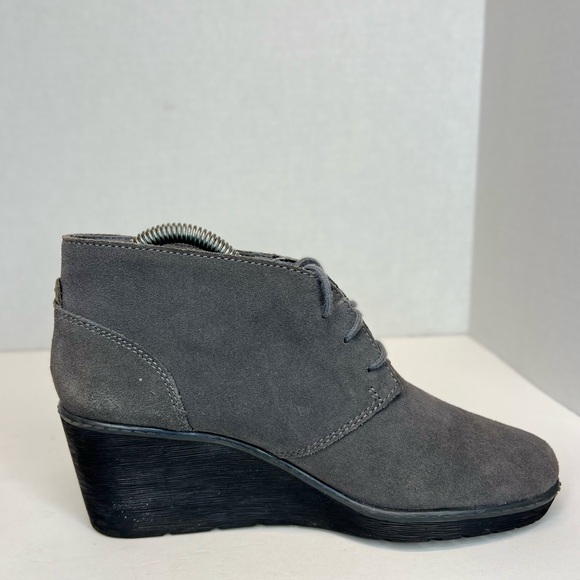 Clarks Collection Womens Hazen Charm Grey Suede Wedge Ankle Booties Sz 7M XLNT! - Picture 8 of 13